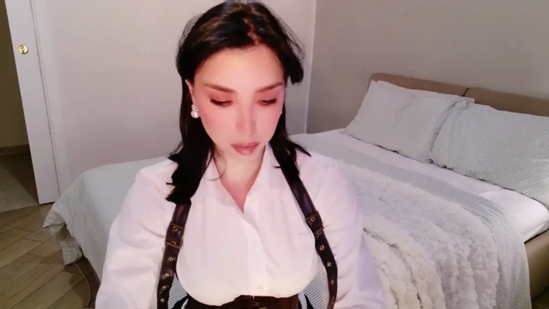 LolaNiceAss1 show preview