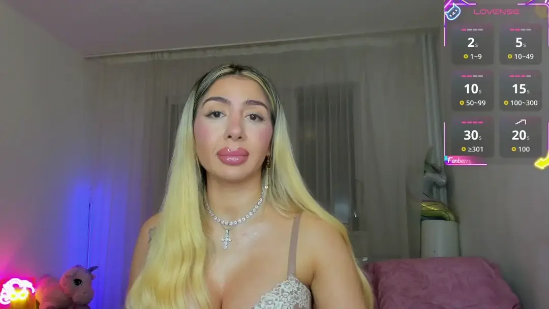 LucyRose show preview