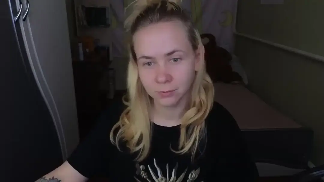 Riley_Roo show preview