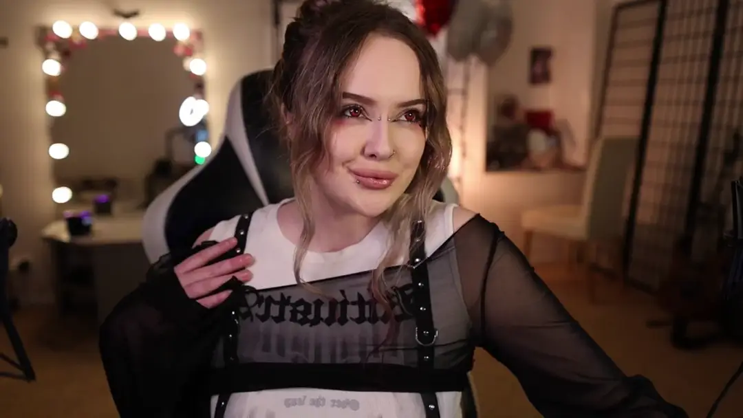 Truedarkqueen show preview