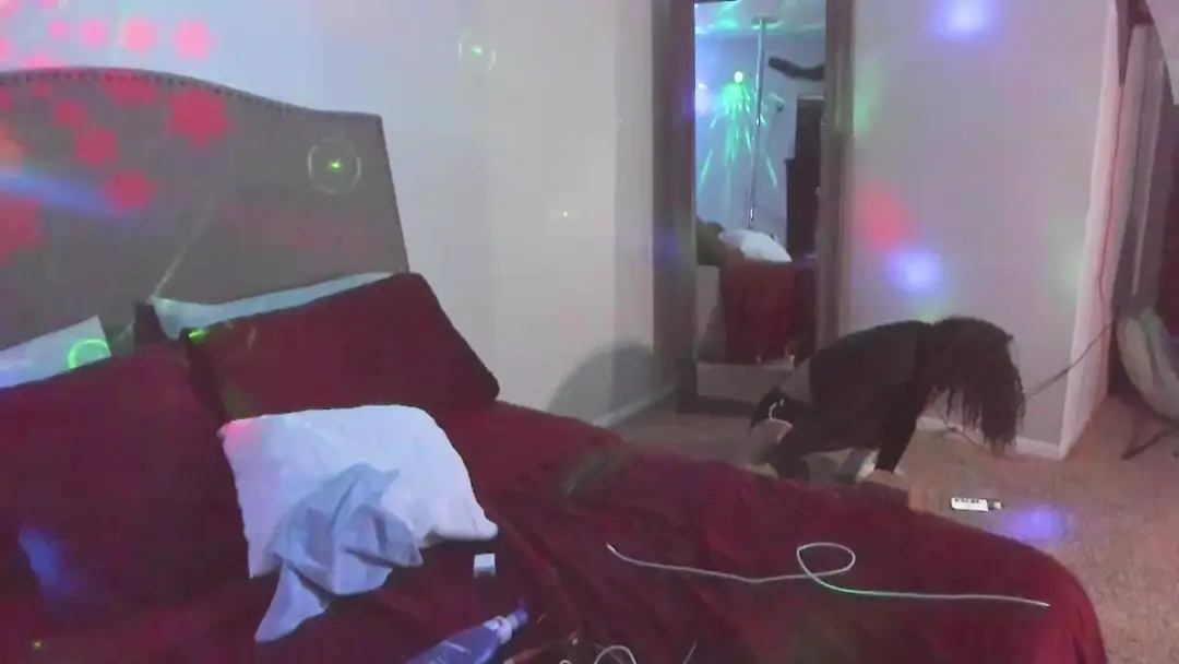 Yiaunaniree show preview