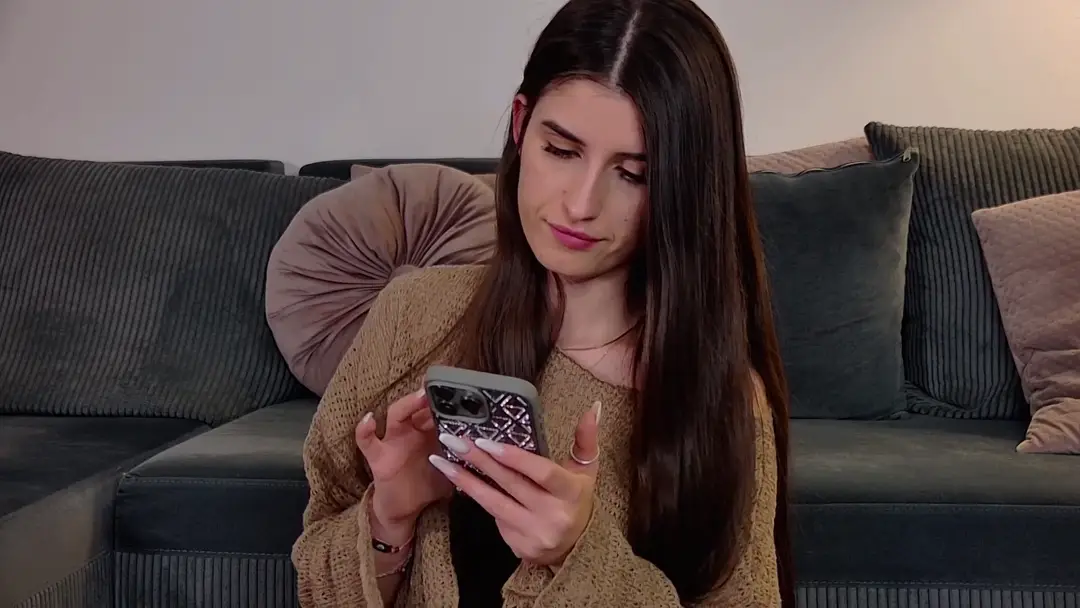 FreyaAllen show preview