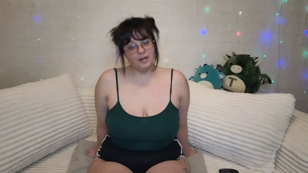 TiaLove show preview