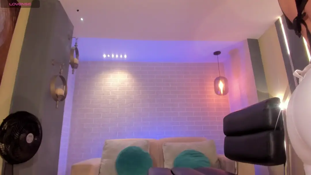 HaileyRoss show preview