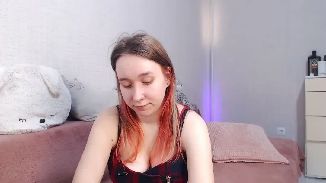 Lovely_hayley show preview