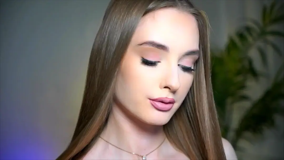 petitegonwild show preview