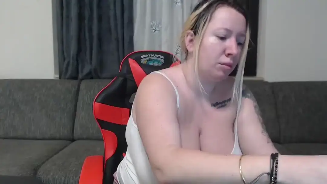 Prettyboobs32 show preview