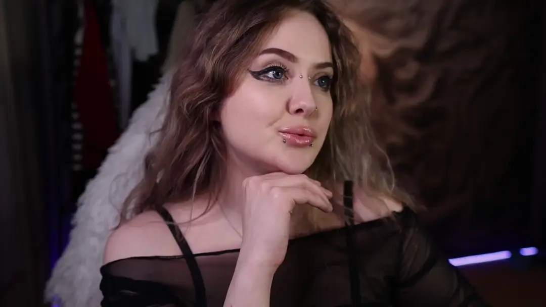 Truedarkqueen show preview