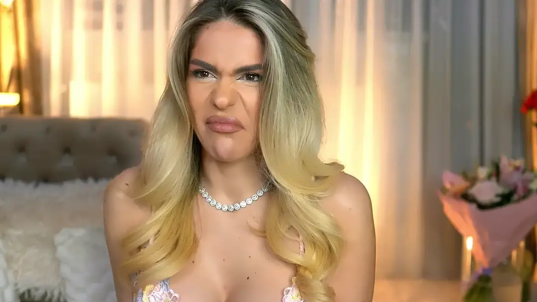 ChloeVelvet show preview