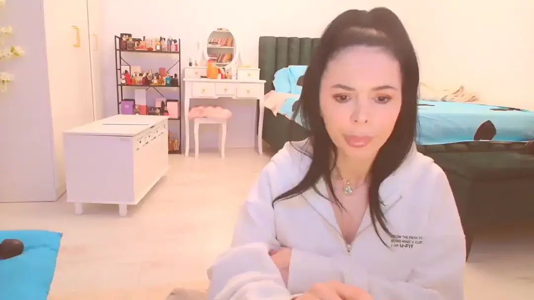 HotCafeDelina show preview