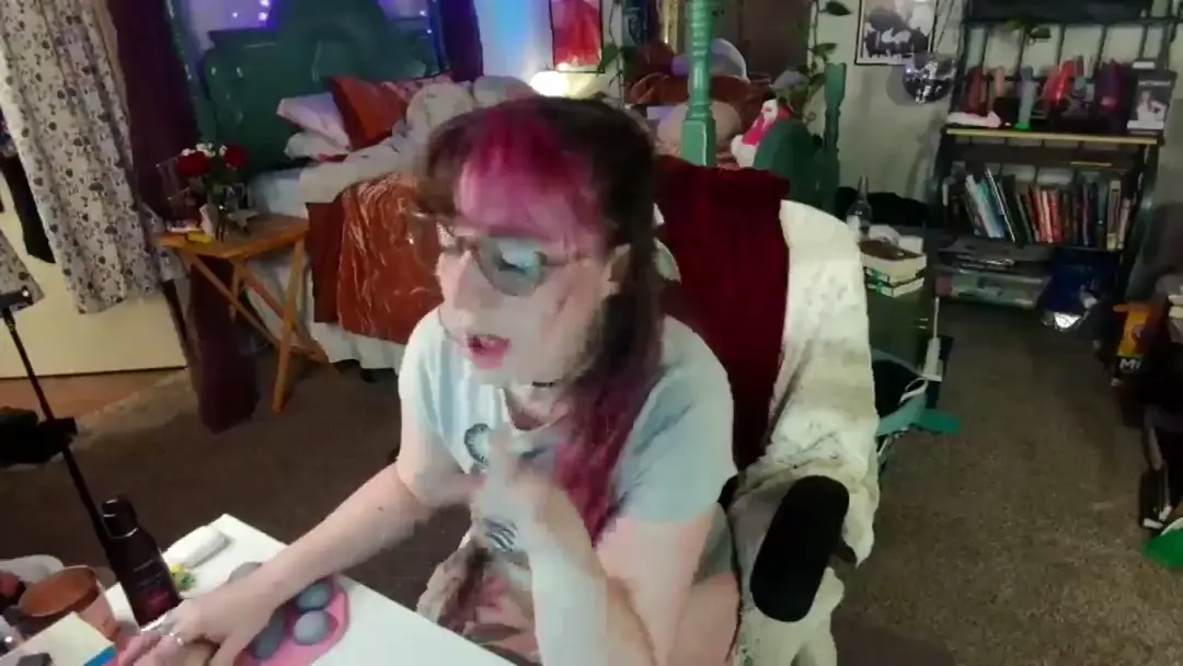 LilPinkAlien video #119900