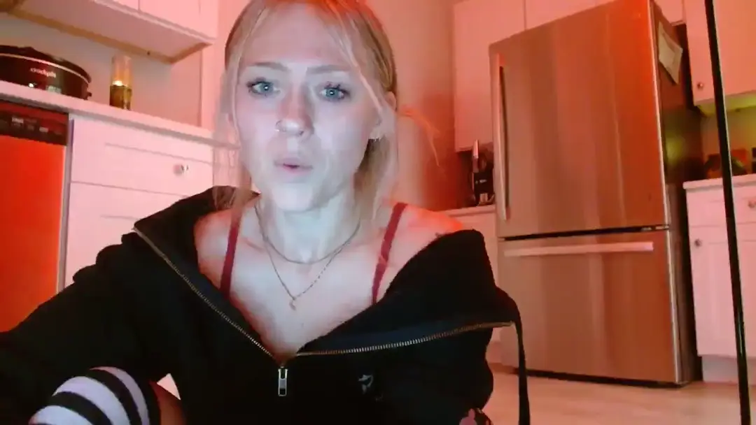 SneakyAlice show preview