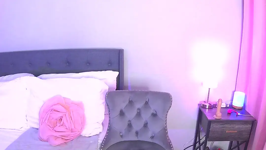 MeganRoxanne show preview