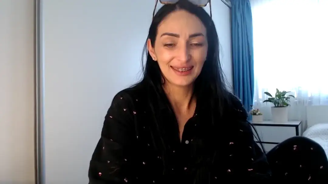 MissJuls show preview