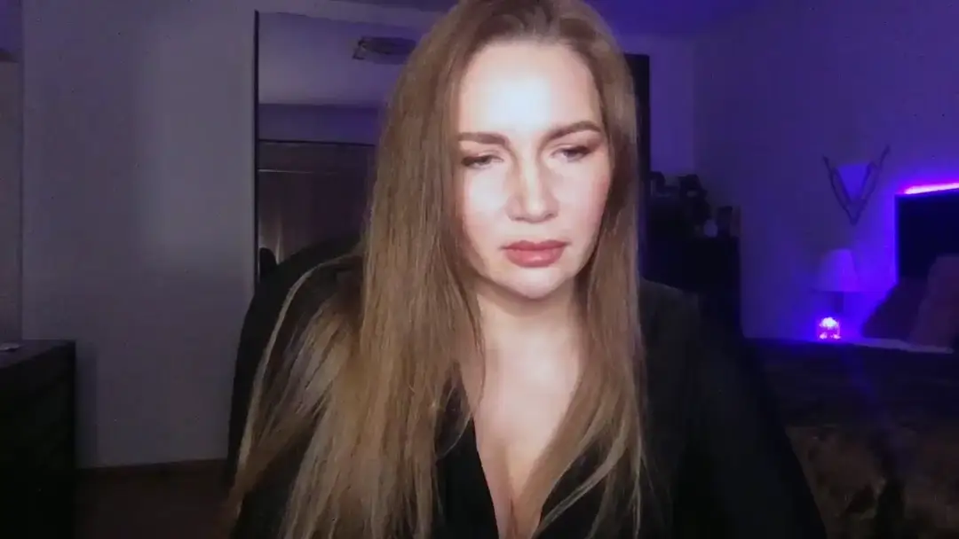 ArianaAri show preview