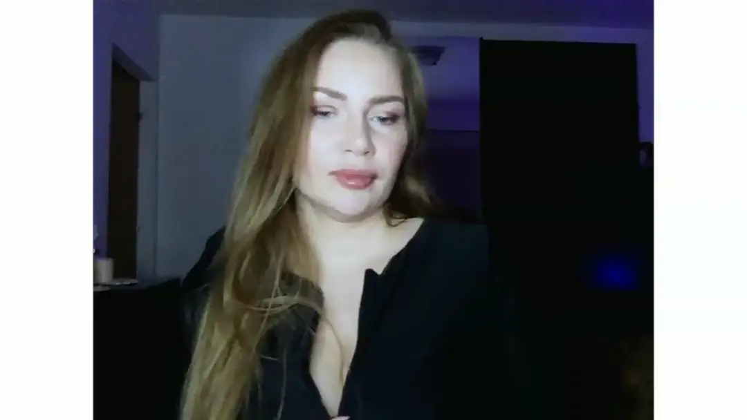 ArianaAri show preview