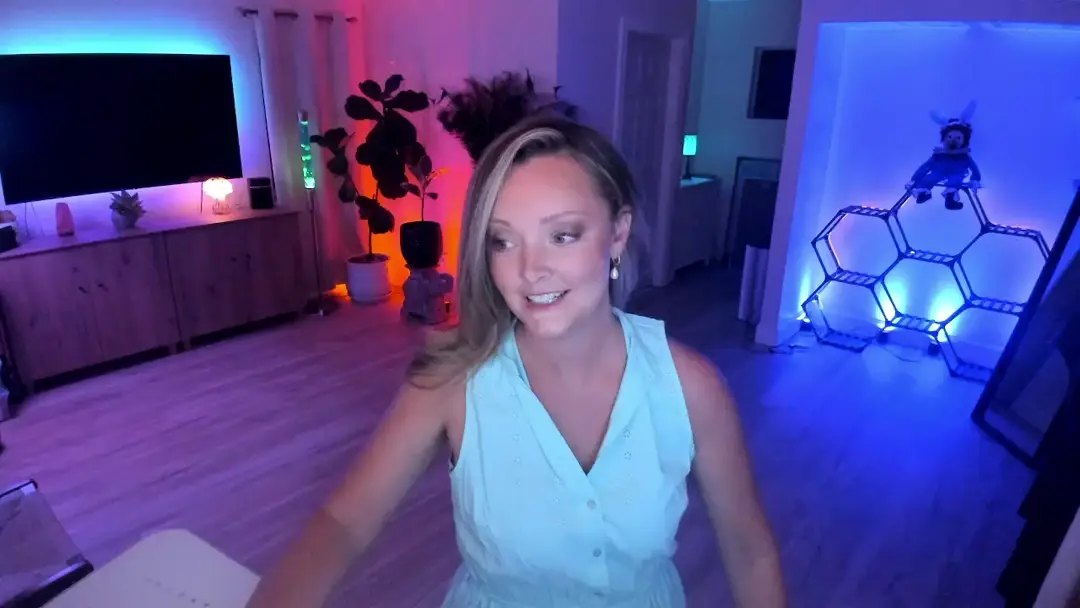 Topless show preview