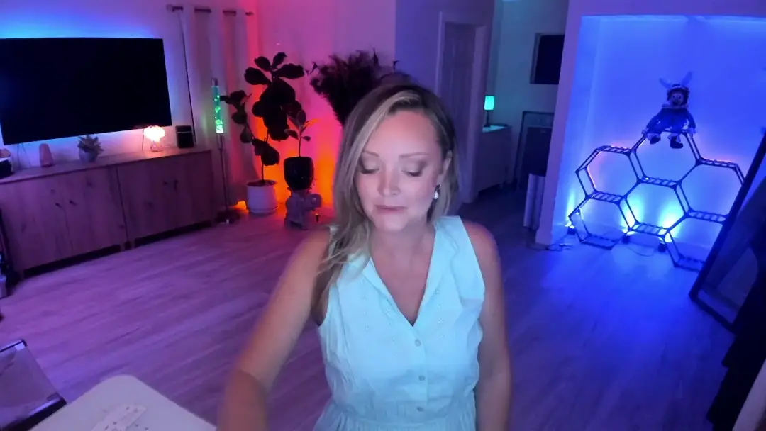 Topless show preview