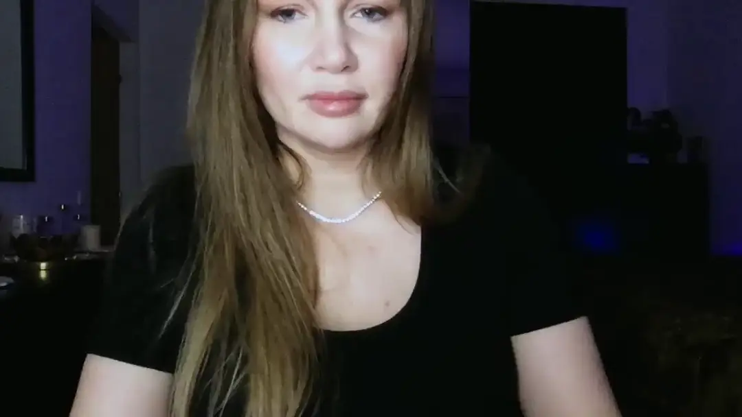 ArianaAri show preview