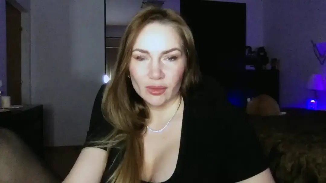 ArianaAri show preview