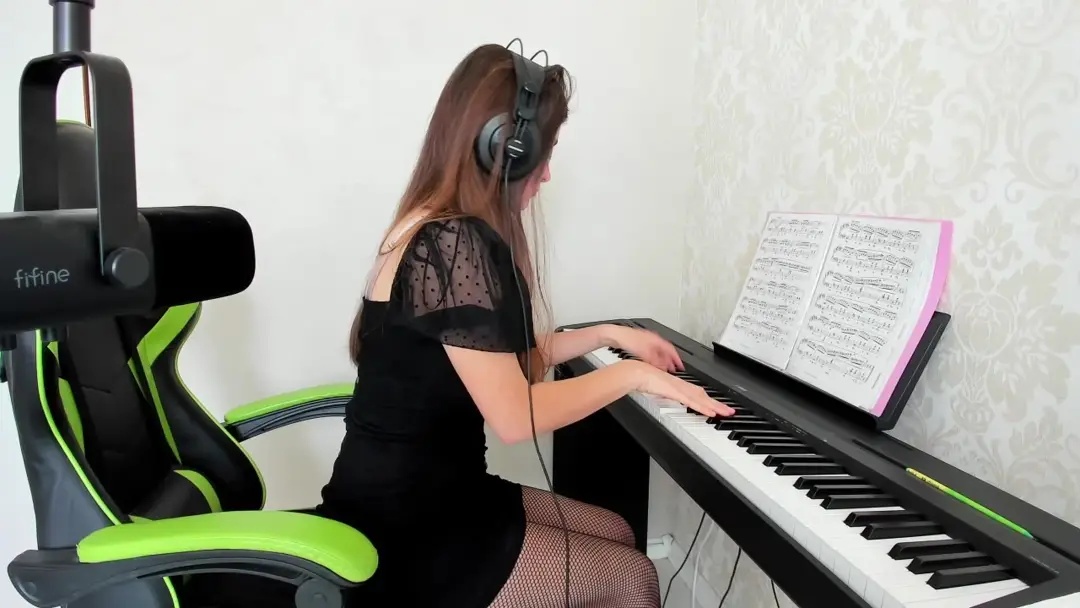 piano_girl