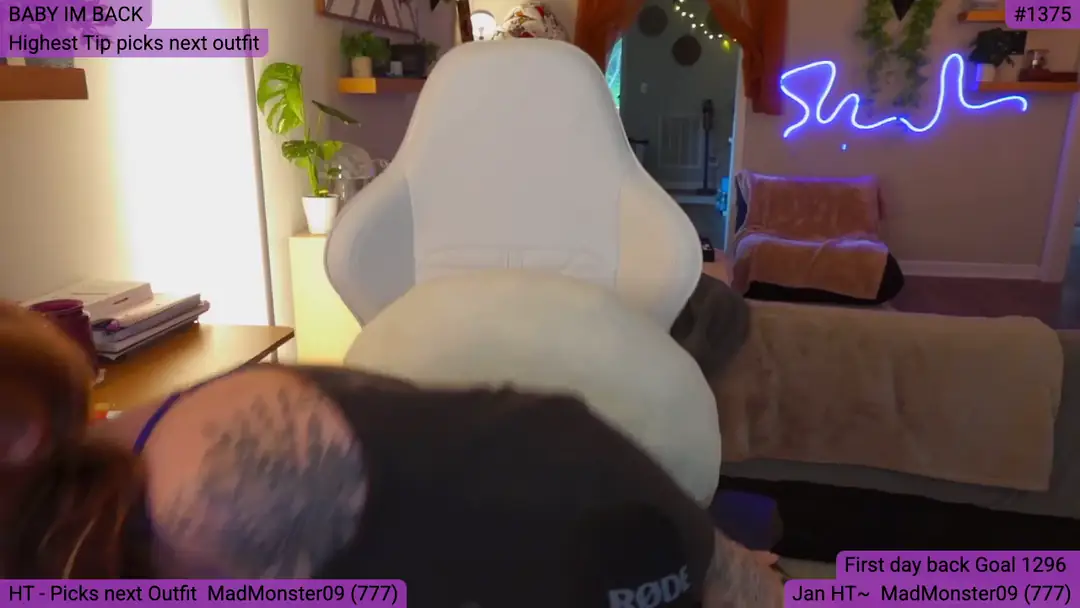 DevereuxQ show preview