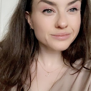 Mia_Snow