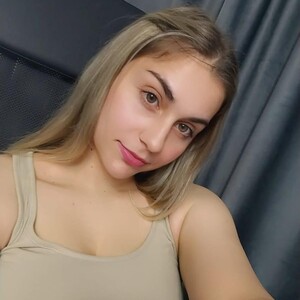 Sellena_cute