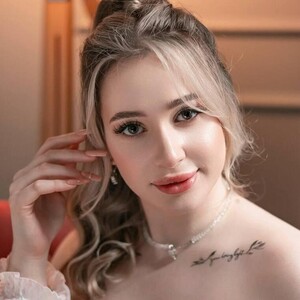 Alaya_Wink