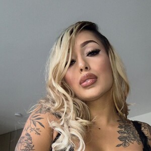 Mia_hott_