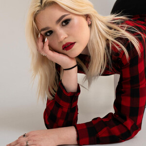 Lily_HOT