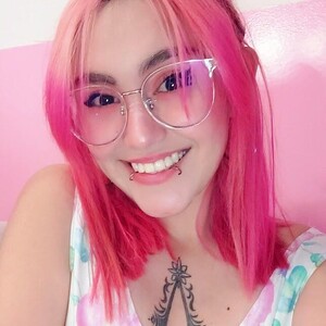 Amy_Pinky